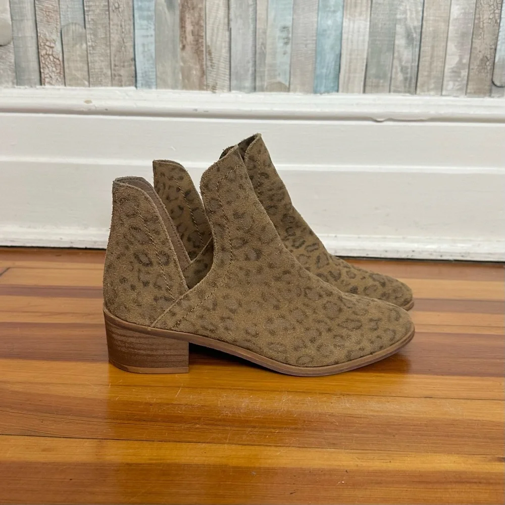 Coconuts by Matisse 6.5 Boho Pronto Side Cut Ankle Boot Bootie Tan Leopard Suede